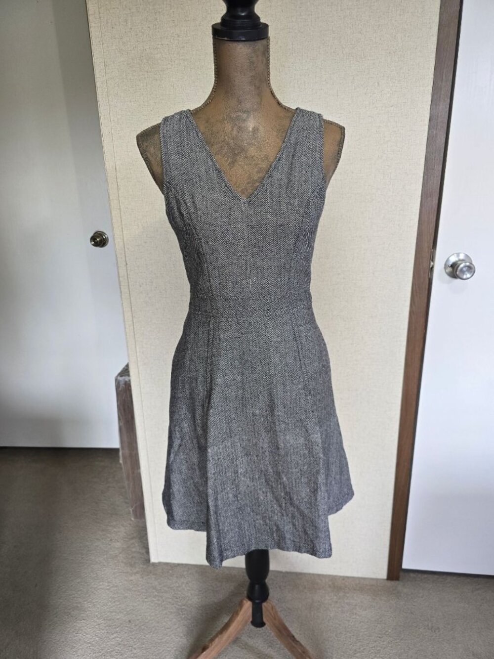 ModCloth Size 4 Sleeveless V Neck Grey Herringbone Fit & Flare Dress Academia